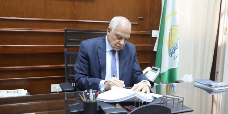 محافظ الجيزة يعتمد النقل بالبدل لطلاب المدارس التجريبية للم شمل الأسرة