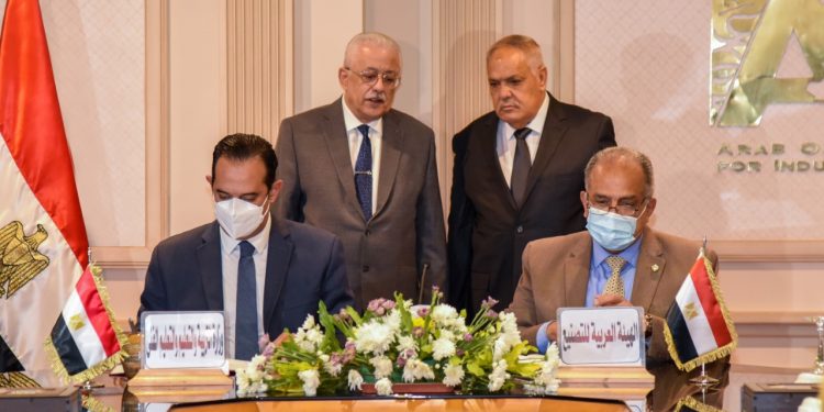 “شوقي” و “التراس” يشهدان توقيع بروتوكول لتلبية احتياجات “التعليم” من الشاشات التفاعلية