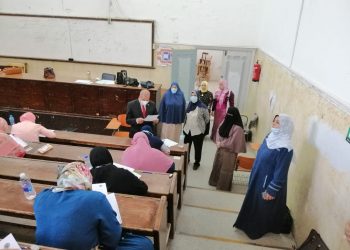 رئيس جامعة الأزهر يتفقد لجان امتحانات السنة التأهيلية