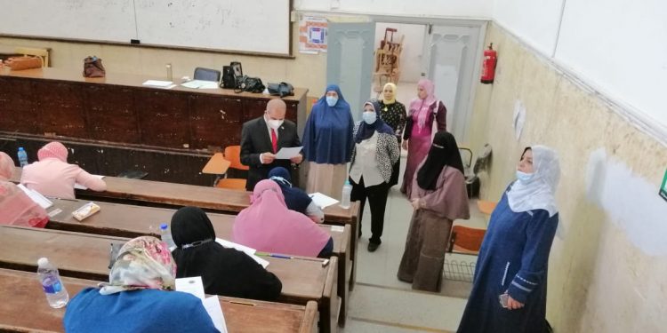 رئيس جامعة الأزهر يتفقد لجان امتحانات السنة التأهيلية