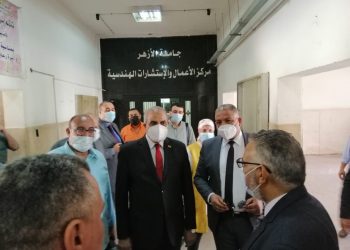 رئيس جامعة الأزهر يطالب الجميع بسرعة العمل للانتهاء من ملف التحول الرقمي