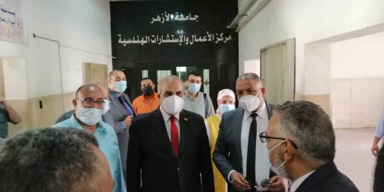 رئيس جامعة الأزهر يطالب الجميع بسرعة العمل للانتهاء من ملف التحول الرقمي