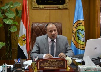 نائب رئيس جامعة الأزهر يجتمع بعمداء الكليات استعدادا لعقد امتحانات الفصل الدراسي الثاني