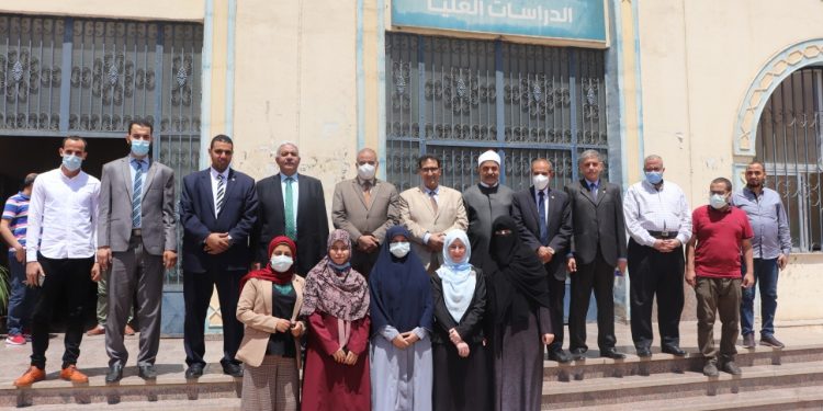 رئيس جامعة الأزهر يثمن الجهود المبذولة بمركز قواعد بيانات الرسائل والأبحاث العلمية