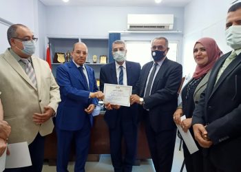 ” الجيار” يكرم عباقرة المدرسة السعيدية بالجيزة.. ومنحهم مبلغ مالي