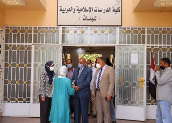 قيادات جامعة الأزهر يتابعون حملات تطعيم لقاح كورونا