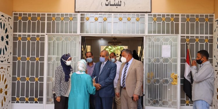 قيادات جامعة الأزهر يتابعون حملات تطعيم لقاح كورونا