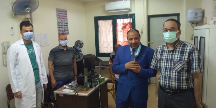 نائب رئيس جامعة الأزهر يتفقد العيادات الخارجية بالمستشفى الجامعي بأسيوط