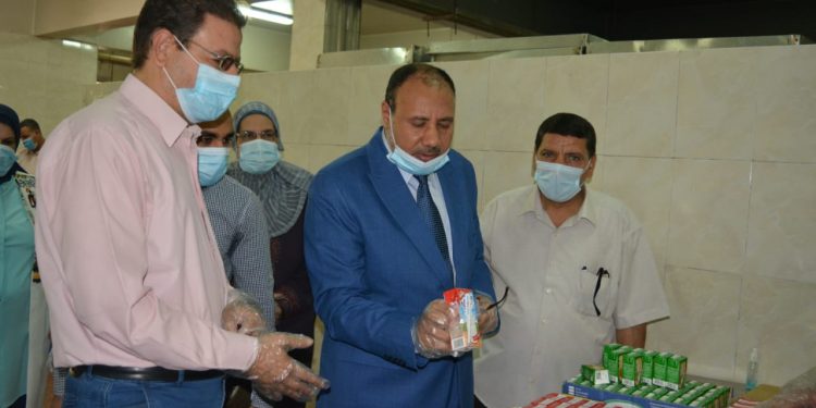نائب رئيس جامعة الأزهر يتفقد مطبخ المدينة الجامعية بأسيوط