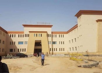 طلاب وعاملين الفني التجاري ببني سويف يستغيثوا بالوزراء لايجاد مقر لهم 