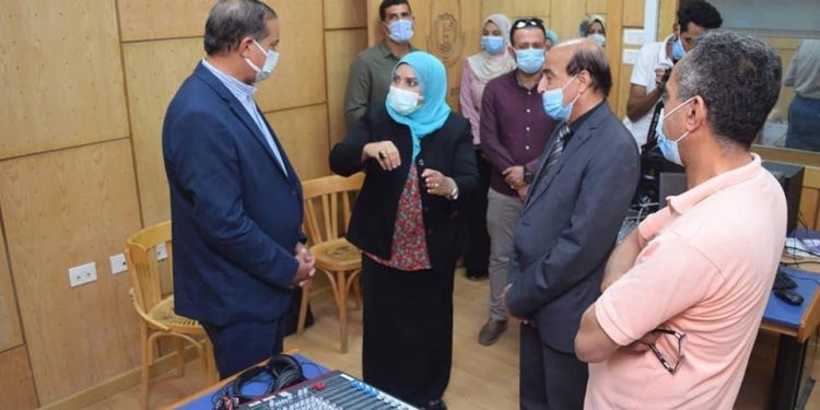 2 مليون جنيه تكلفة تجهيز أول استديو إذاعي لقسم الإعلام جامعة سوهاج