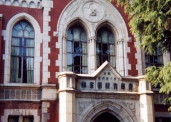 جامعة كيو اليابانية تقدم منحة لطلاب الدراسات العليا