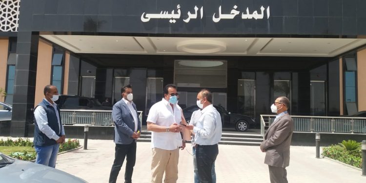 وزير التعليم العالي يتفقد مستشفى العاشر من رمضان الجامعي ويوجه بسرعة الانتهاء من التجهيزات