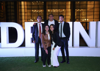 فريق طلاب الجامعة الأمريكية يفوز بالمركز الأول في مسابقة اتحاد الطلاب للحياة الواقعية