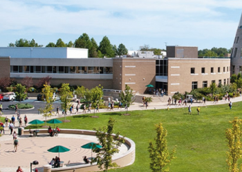 جامعة جنوب إنديانا تقدم منحة لطلاب البكالوريوس في أمريكا