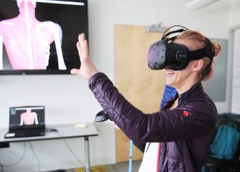 بتقنية الواقع الافتراضي.. تدريب طلاب كليات الطب في بريطانيا