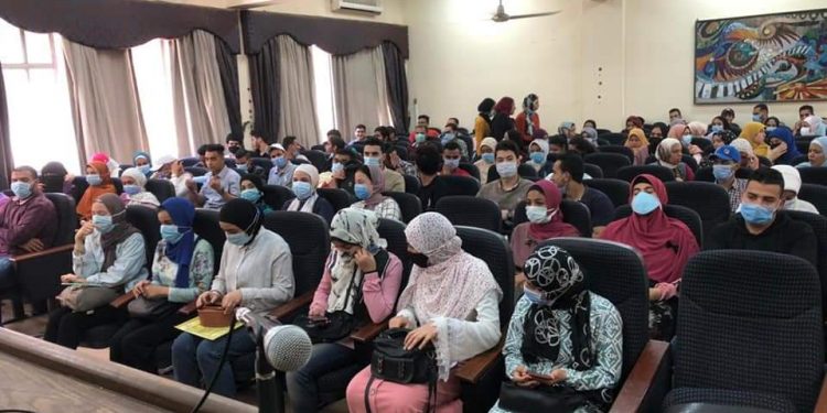 بدء تدريب طلاب آداب جامعة حلوان في مشروع محو الأمية