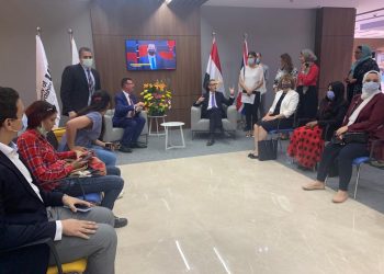 سفير المملكة المتحدة بالقاهرة يزور فرع جامعة هارتفوردشير البريطانية بالعاصمة الإدارية