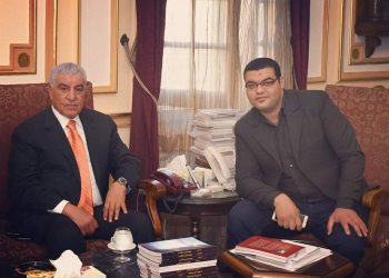 علي أبودشيش يهنئ الدكتور زاهي حواس بعيد ميلاده