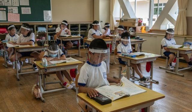 سنغافورة تعلن إغلاق المدارس بسبب كورونا