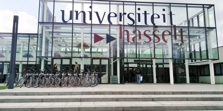 جامعة هاسيلت في بلجيكا تقدم منحة لطلاب الماجستير