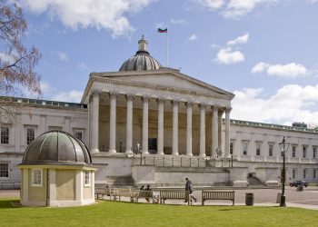 كلية لندن البريطانية تقدم منحة لطلاب البكالوريوس