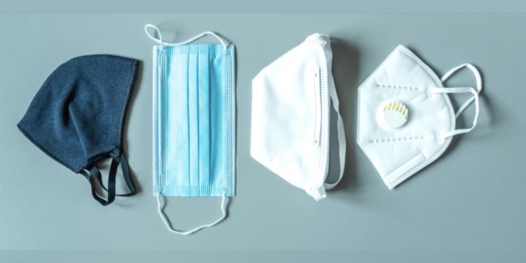 مركز مكافحة الأمراض الأمريكي يوضح موقف المتلقين للقاح من ارتداء الكمامات