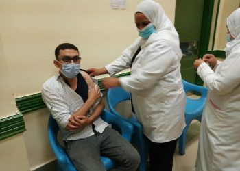 بدء تطعيم أعضاء هيئة التدريس بجامعة المنصورة بلقاح كورونا