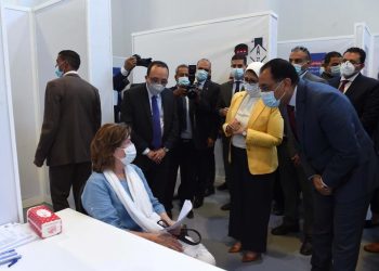 مدبولي يدعو المواطنين للإسراع في التسجيل لتلقي اللقاح ويؤكد جميع الانواع تم اعتمادها وآمنة