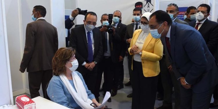 مدبولي يدعو المواطنين للإسراع في التسجيل لتلقي اللقاح ويؤكد جميع الانواع تم اعتمادها وآمنة