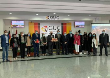 الجامعة الألمانية تسلم وثيقة حق استخدام حقوق الملكية الفكرية للهوية البصرية لمحافظة جنوب سيناء