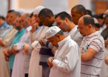 فتاوى دينية : ما حكم الصلاة في غير اتجاه القبلة