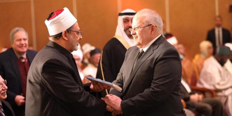 الطيب يعدل رأيه حول «تجديد الخطاب الديني».. هل ينصر «الخشت» بعد مرور 458 يوماً؟