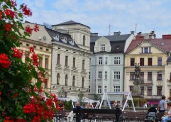 تنتهي الشهر المقبل.. بولندا تقدم منحة دراسية لطلاب الماجستير