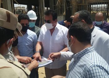 وزير التعليم العالي يتفقد الأعمال الإنشائية بجامعة بنها الأهلية 