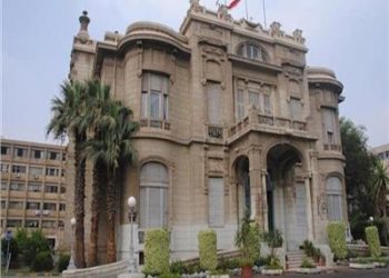 “بنات عين شمس” تبدأ امتحانات التيرم الثاني بإجراءات وقائية