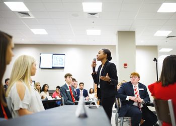 طلاب إحدى الجامعات الأوروبية يقدمون شكاوى بسبب العنصرية