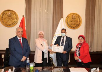 "التعليم" تكرم الطلاب الفائزين فى مسابقة (كلنا مصريون)