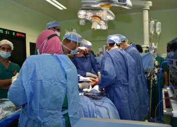 نجاح عملية فصل التوأم البوروندي الملتصق بمستشفيات جامعة عين شمس