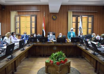 دورات القيادة شرط التعيين بالمناصب بجامعة بني سويف