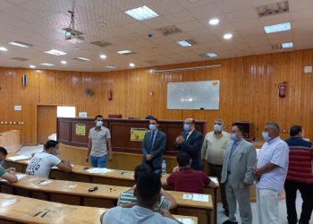 نائب رئيس جامعة المنصورة يتفقد امتحانات الكليات