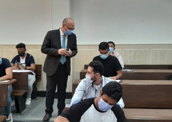 “قدري” يتفقد امتحانات “تجارة عين شمس”.. ويوجه بتطبيق إجراءات كورونا|صور
