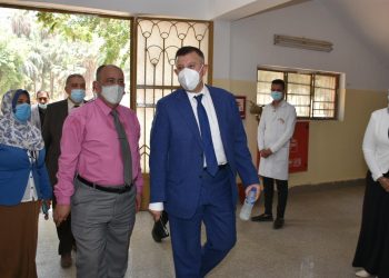 "المتيني"يتفقد المقر الإدارى لكلية الطب البيطري بجامعة عين شمس |صور