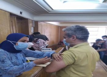 جامعة الإسكندرية تبدأ حملة تلقي لقاح كورونا لمنتسبيها