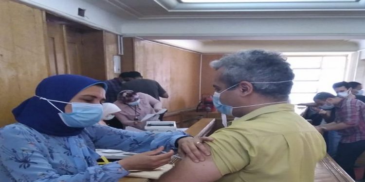 جامعة الإسكندرية تبدأ حملة تلقي لقاح كورونا لمنتسبيها