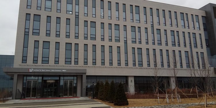 معهد العلوم الأساسية في كوريا يقدم فرصة زمالة بحثية