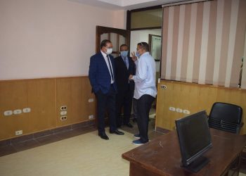 رئيس جامعة سوهاج يتابع استعدادات وجاهزية التحول الرقمي