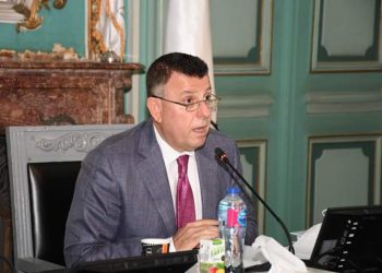 مجلس جامعة عين شمس يكرم أساتذة كلية الألسن لحصولهم على جائزة الجامعة التقديرية 