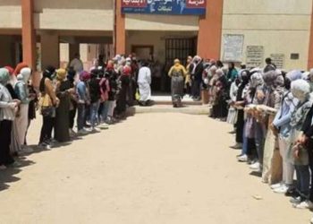 ضربت مثالًا في التحدي.. ممر شرفي لطالبة مصابه السرطان في البحيرة
