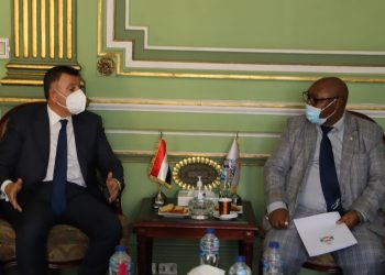 .رئيس جامعة عين شمس يلتقي السفير البوروندي ويبحثان تعزيز التعاون